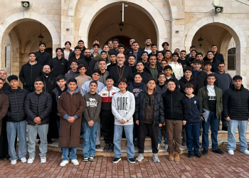Des jeunes réfléchissent et discernent leur vocation lors d'un camp vocationnel en Jordanie